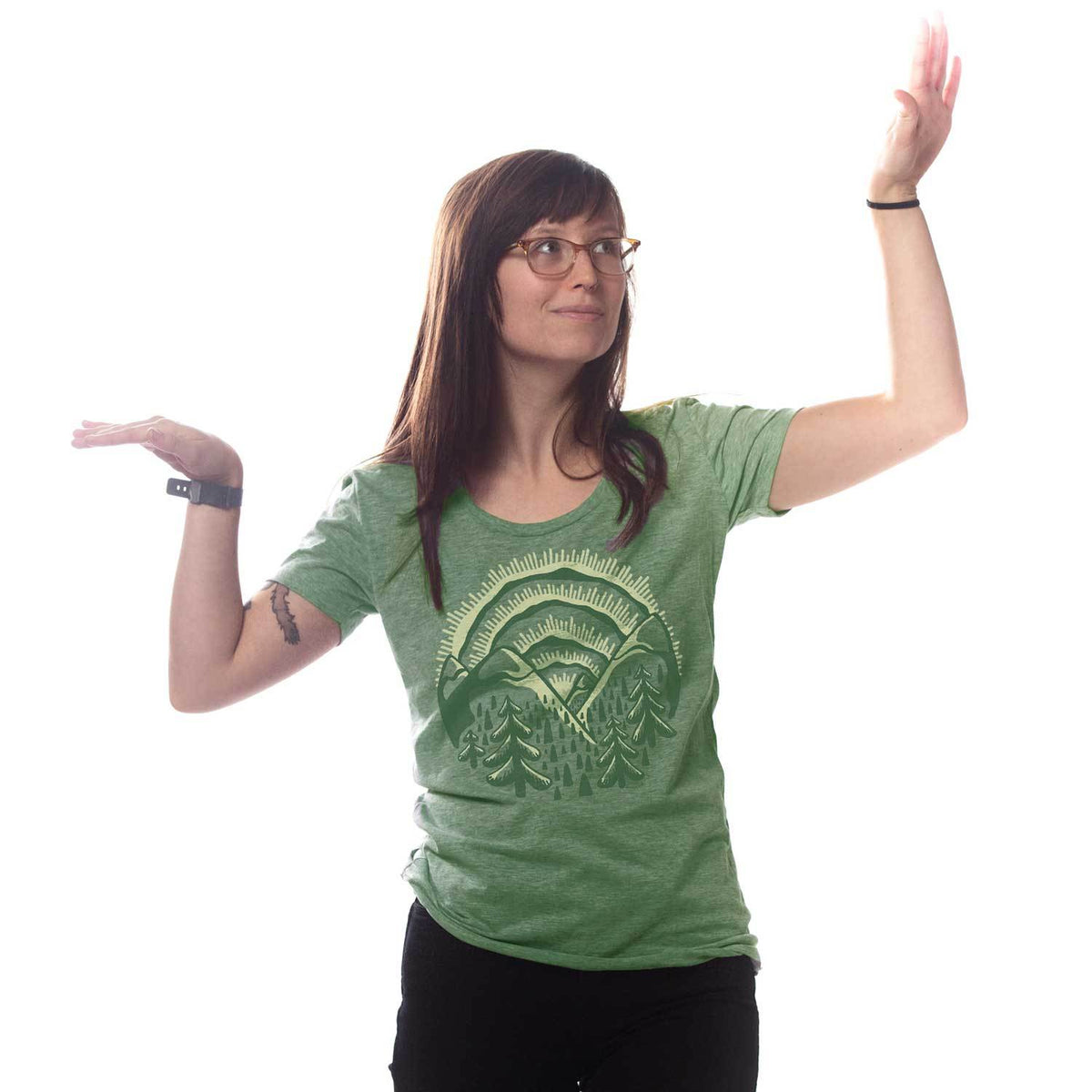 Women's Sunset Vintage Hippie Graphic Tee | Retro Artistic Nature T-Shirt on Model | Solid Threads