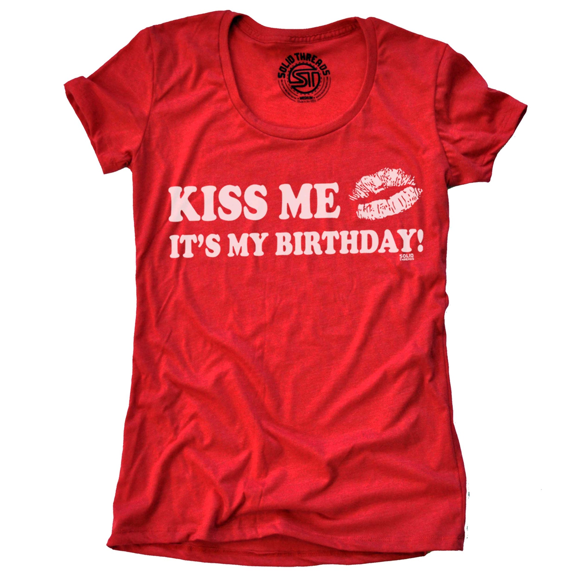 Women's Kiss Me It's My Birthday Vintage Inspired Scoopneck T-shirt | Cool Retro Funny Celebration Graphic Tee | Solid Threads